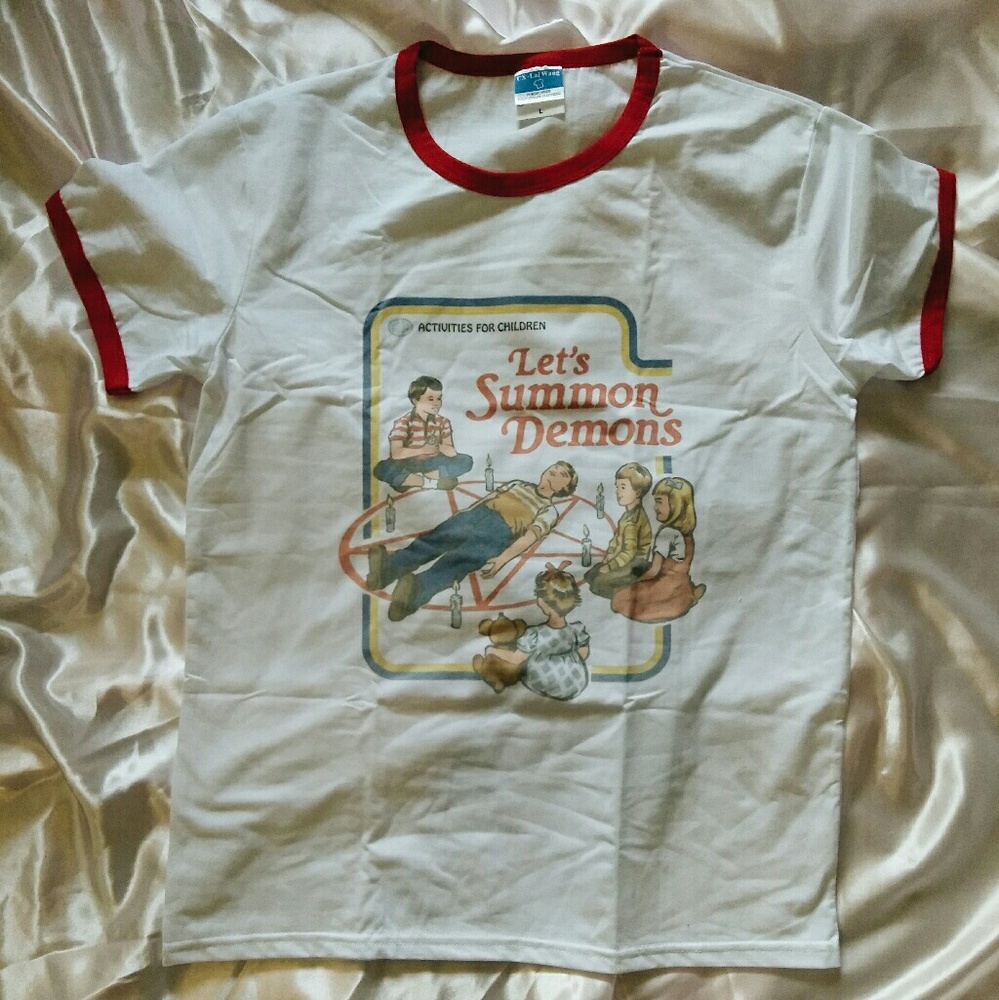 Vintage 1970s style custom graphic tee 👻